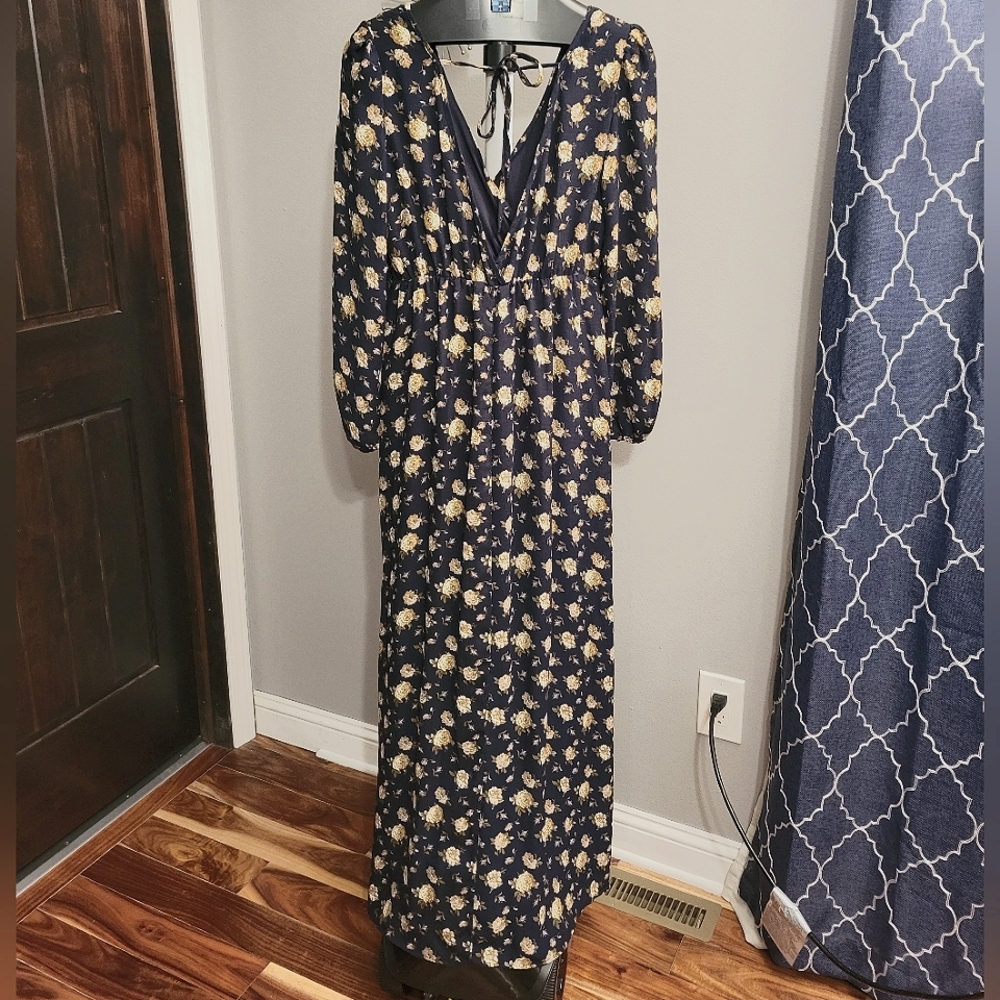 V-Neck Long Sleeve Maxi Dress